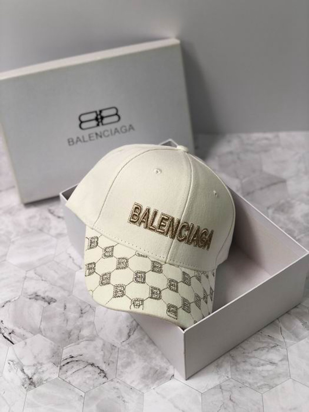 Ba*len*cia*ga hat